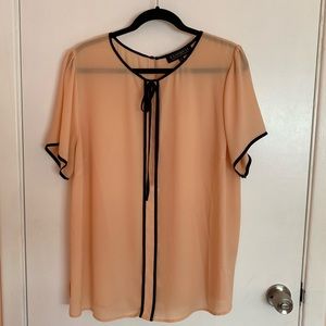 Eloquii Cap Sleeve Blouse in peach w black Size 18